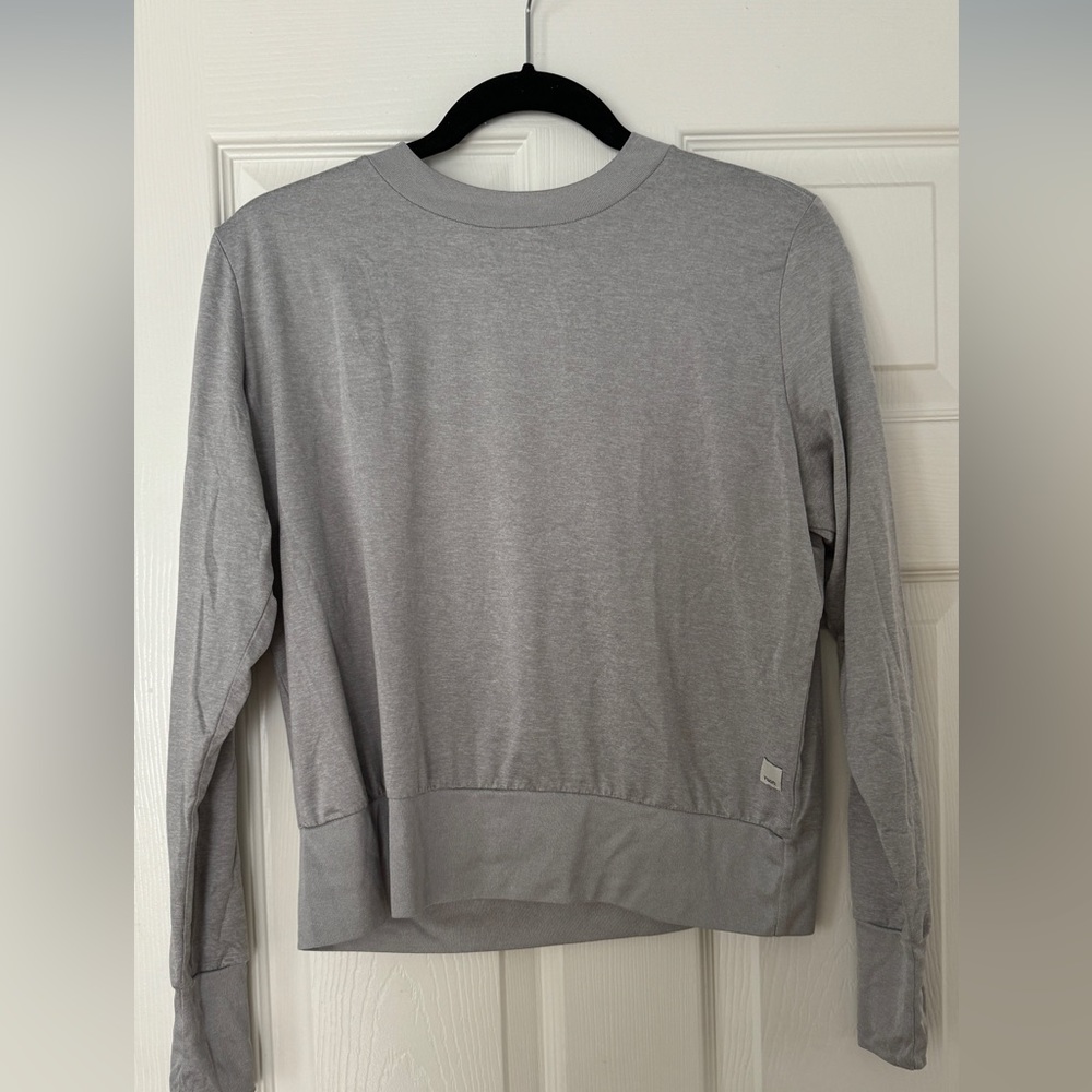 Vuori grey long sleeve, size medium